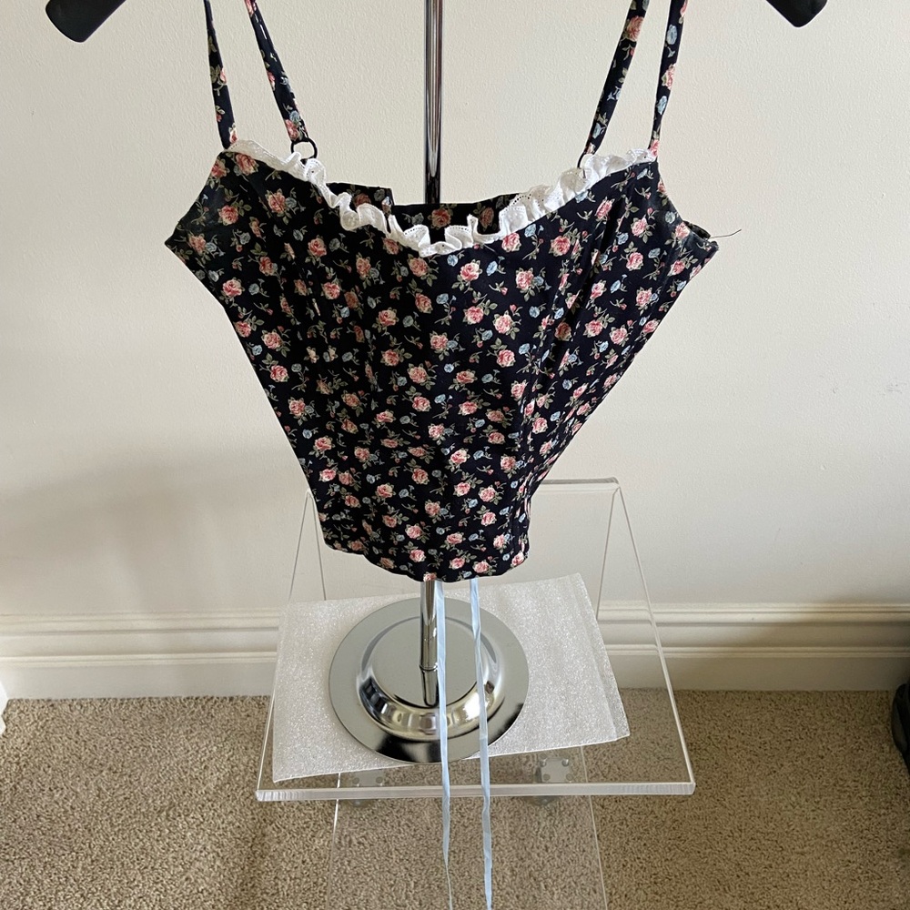 Shoshana Floral Lace-Up Crop Top - Black and White
